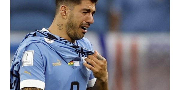 Luis Suárez bryter ut i gråt på banen i verdenscupen